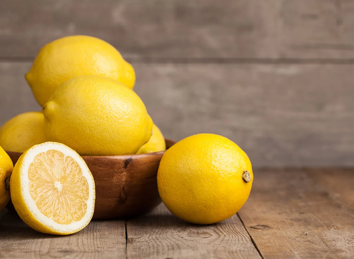 The Complete Guide to Lemons: Health Benefits and Uses